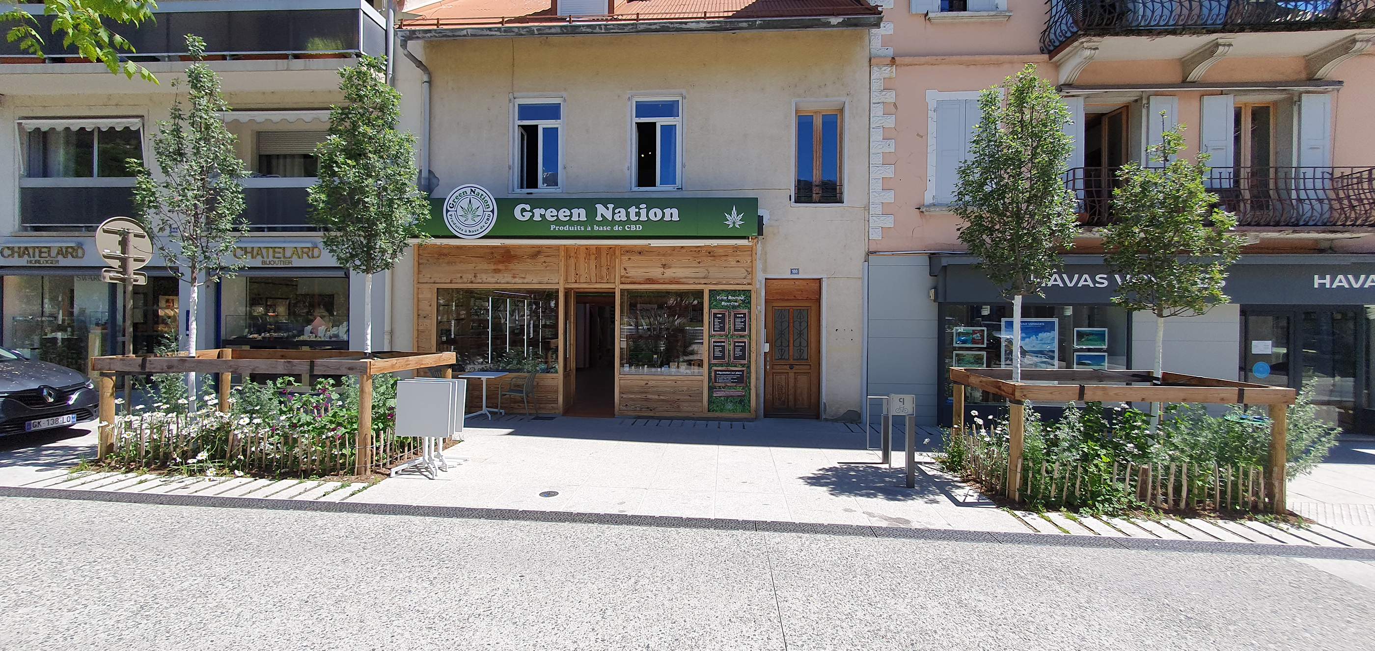 Faade de la boutique Green Nation CBD sur la Place Charles Albert  Sallanches