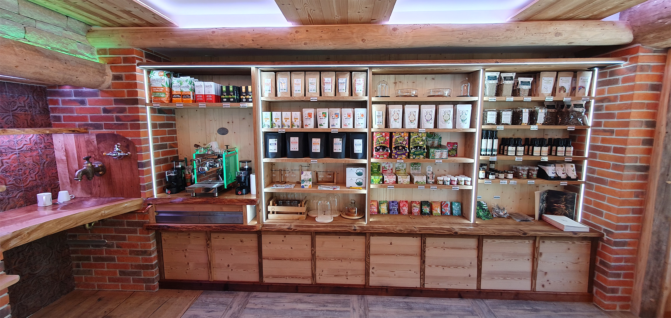 Seconde photo de l'Intrieur de notre magasin CBD  Sallanches, avec notre slection de fleurs et huiles
